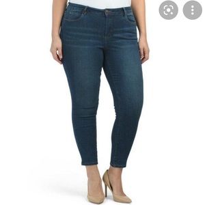 Tahari womens Kelly classic skinny blue jeans 22W